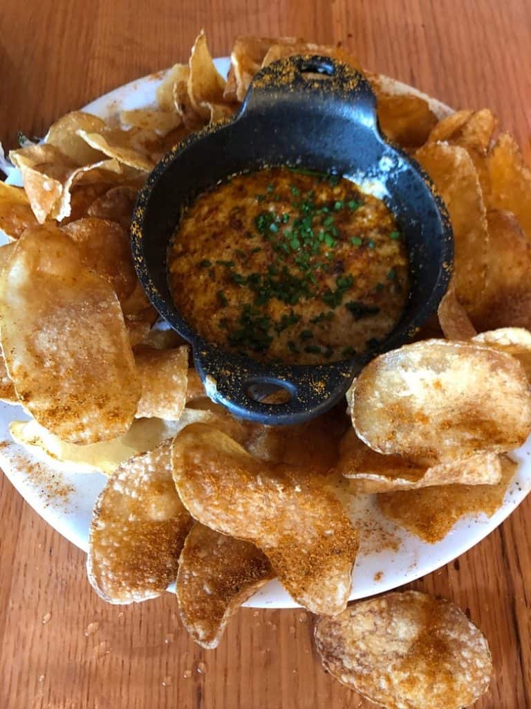 chips with crab dip