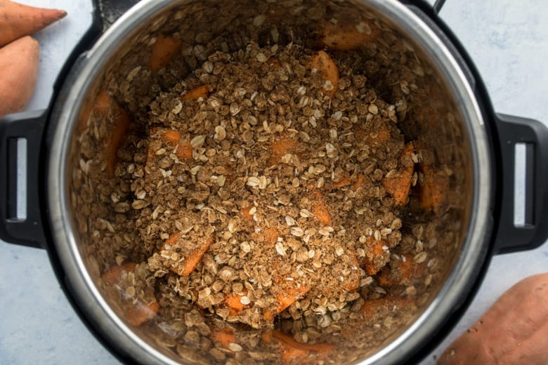 instant pot sweet potato casserole with crisp topping