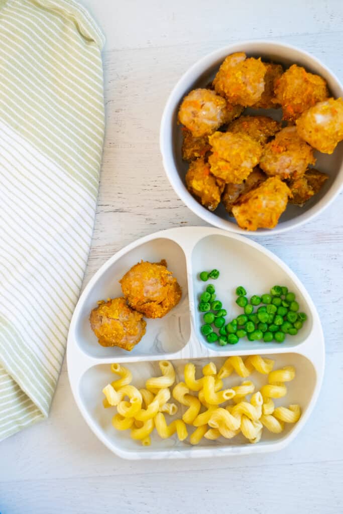 baby plate with chicken meatballs, peas and pasta