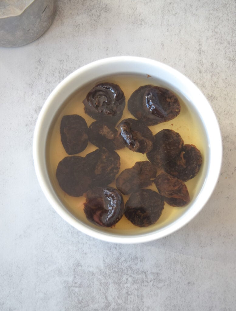 prunes soaking in water