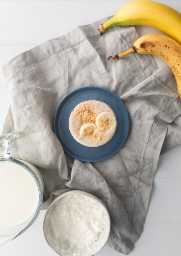 Healthy banana cottage cheese smoothie with fresh bananas and milk.